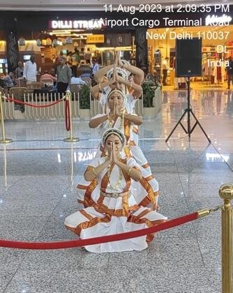 Independence Day - Airport